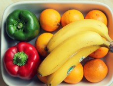 餐盒里的水果蔬菜