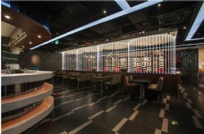 欧式奢华气派餐厅深色地板工装装修效果图