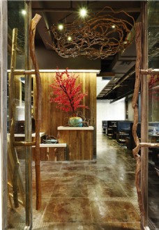 中西混搭餐厅树枝装饰深色瓷砖地板工装装修