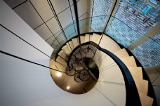 现代式楼梯现代时尚感客厅复式楼梯室内装修效果图