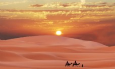 夕阳下的沙漠风景