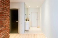 现代时尚客厅浅色木制地板室内装修效果图