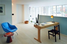 北欧设计感客厅蓝色椅子室内装修效果图