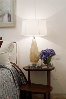 现代室内现代卧室褐色床头柜室内装修效果图
